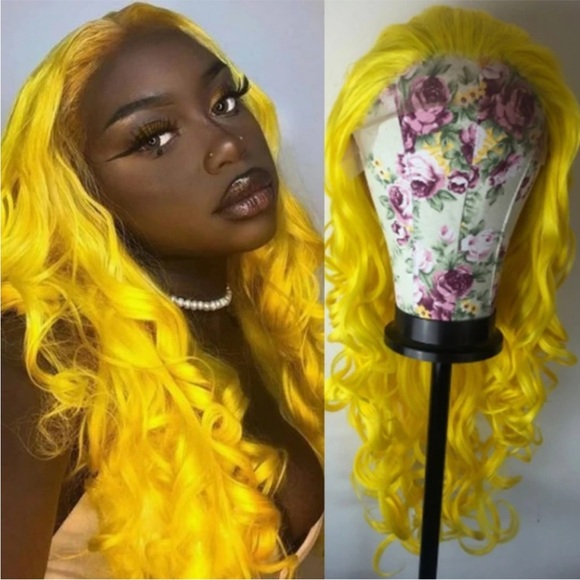 22” YellowBODY WAVY Beautiful Lace Front Wig *NEW*